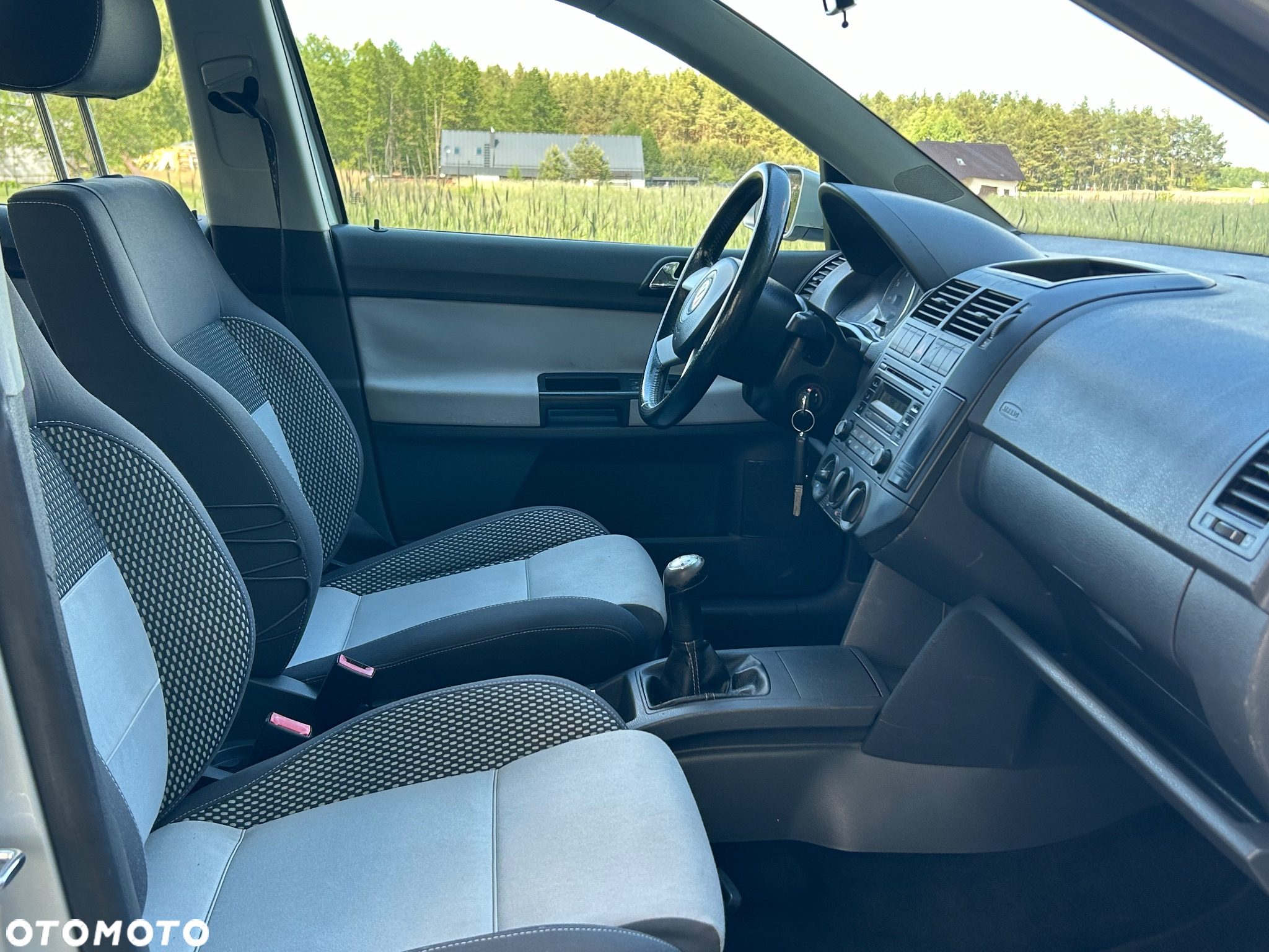 Volkswagen Polo 1.4 16V Comfortline - 26