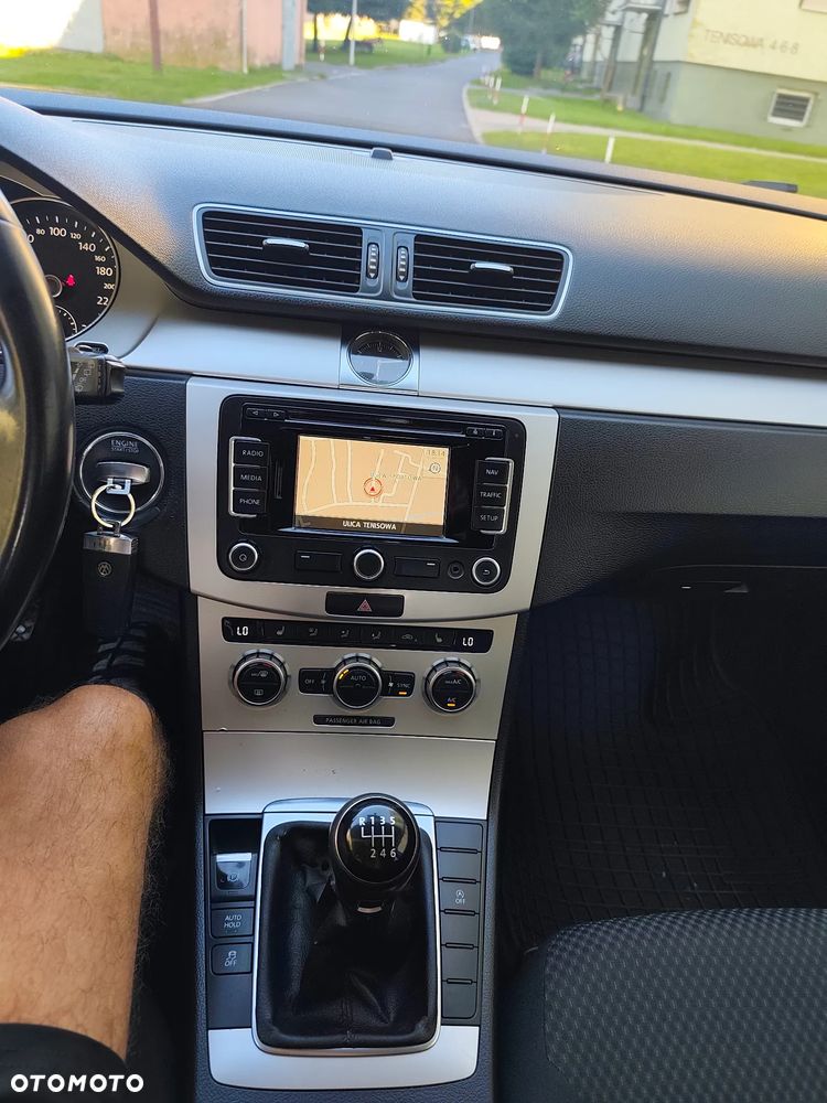 Volkswagen Passat 2.0 TDI BlueMotion Technology Comfortline - 18