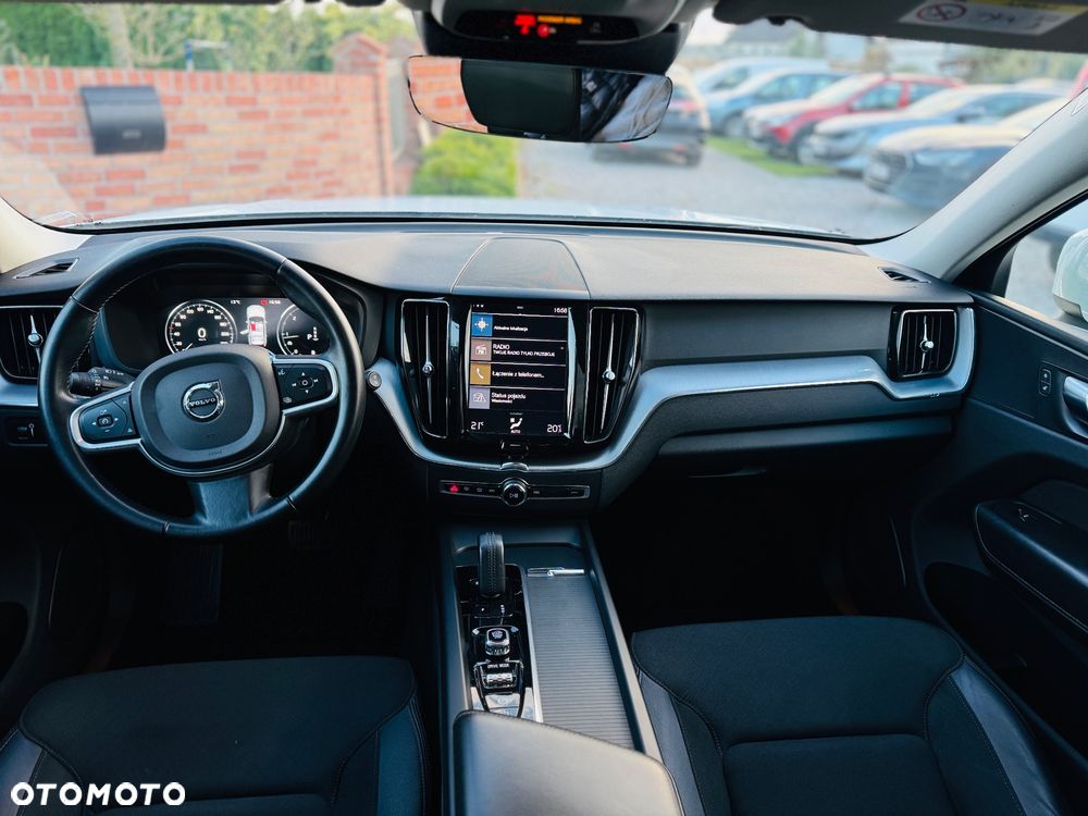 Volvo XC 60 B4 D AWD Geartronic Momentum Pro - 9