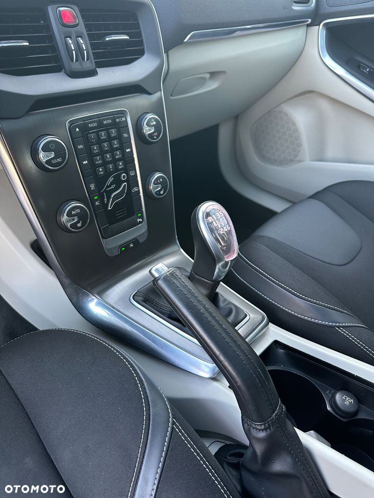 Volvo V40 D2 Momentum - 26