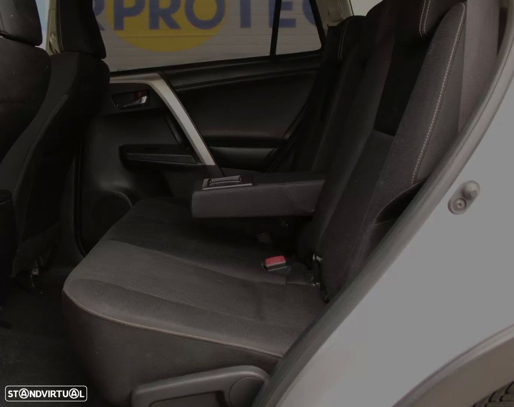 Toyota RAV4 2.0 D-4D Comfort+GPS - 30