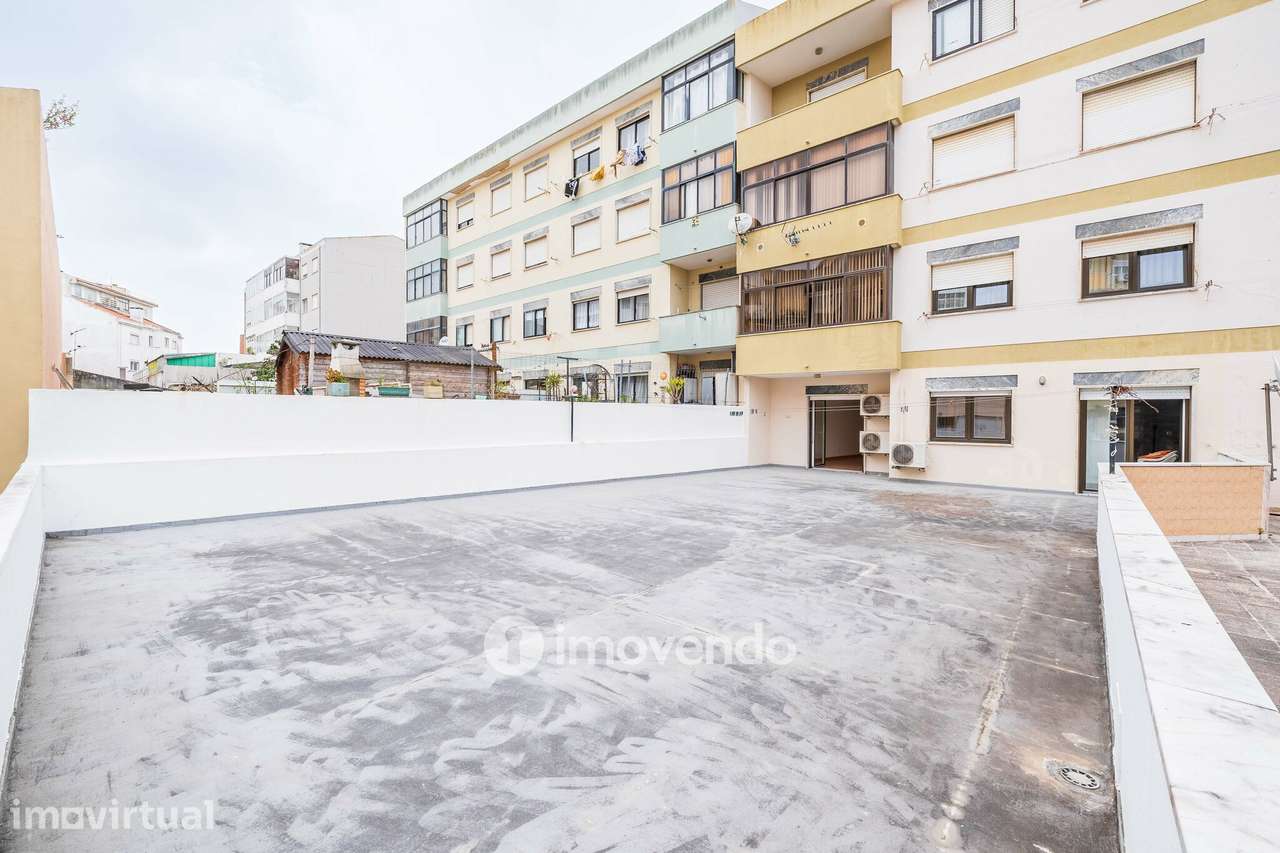 Apartamento T3, com terraço e arrecadação, em Mem Martins - Grande imagem: 2/46