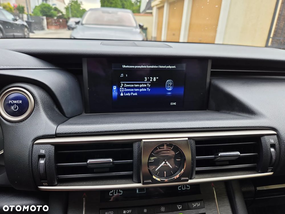 Lexus IS 300h Business Edition - 17