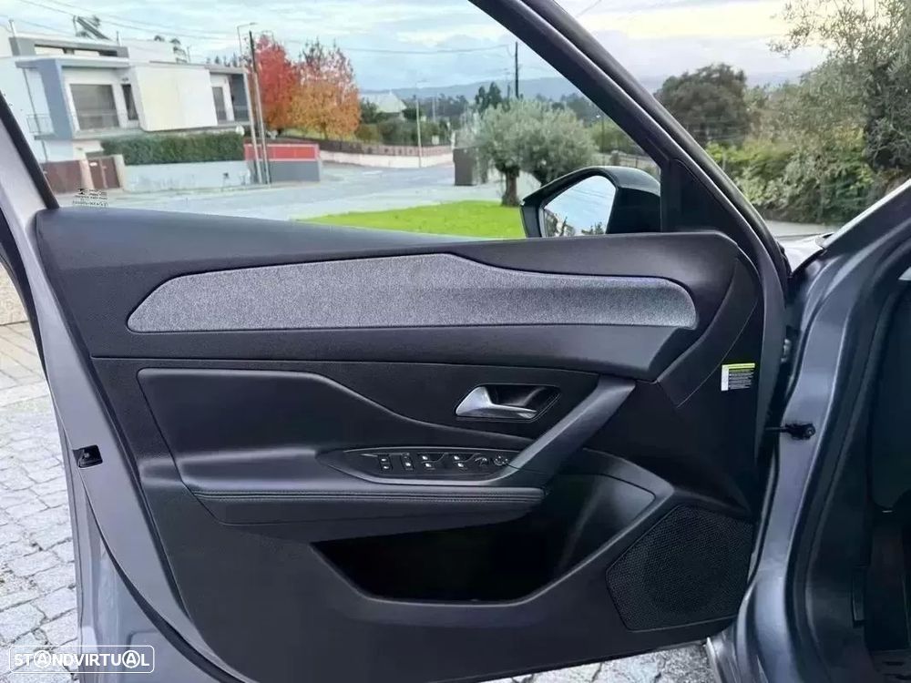 Peugeot 308 1.5 BlueHDi Allure EAT8 - 31