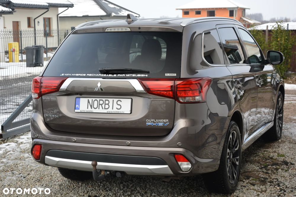 Mitsubishi Outlander 2.0 4WD Top - 5