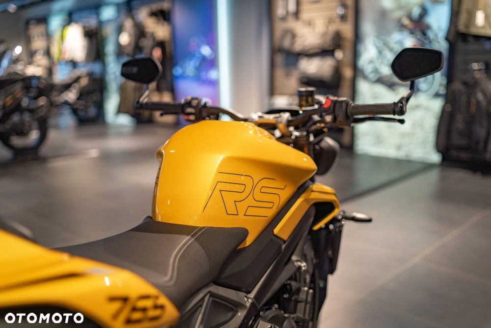 Triumph Street Triple - 9
