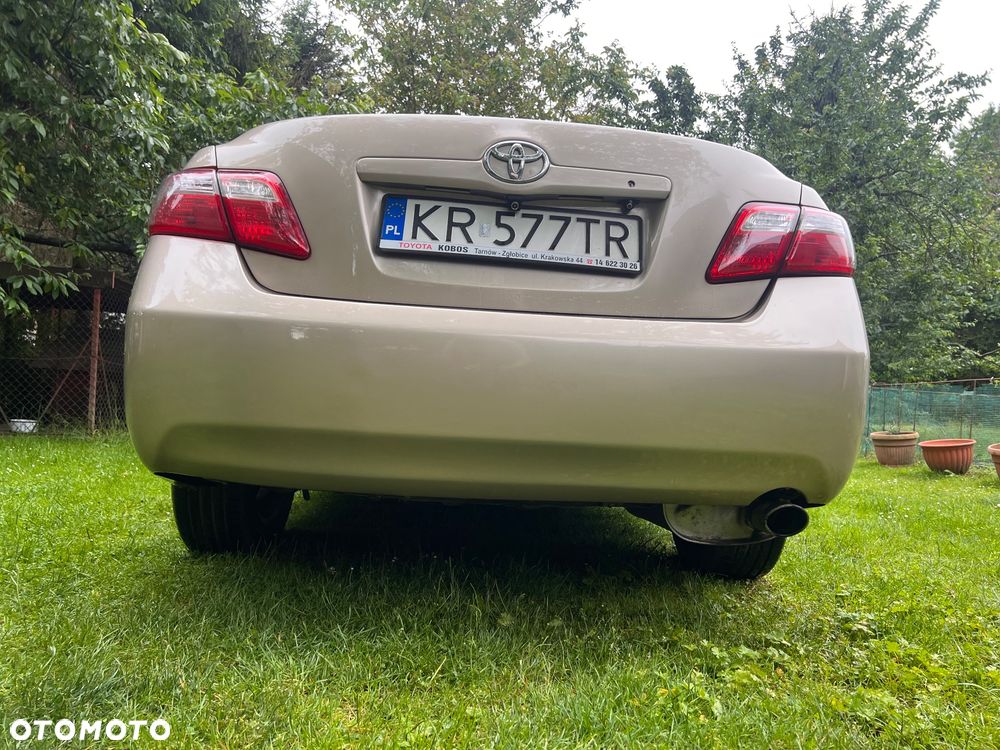 Toyota Camry - 24