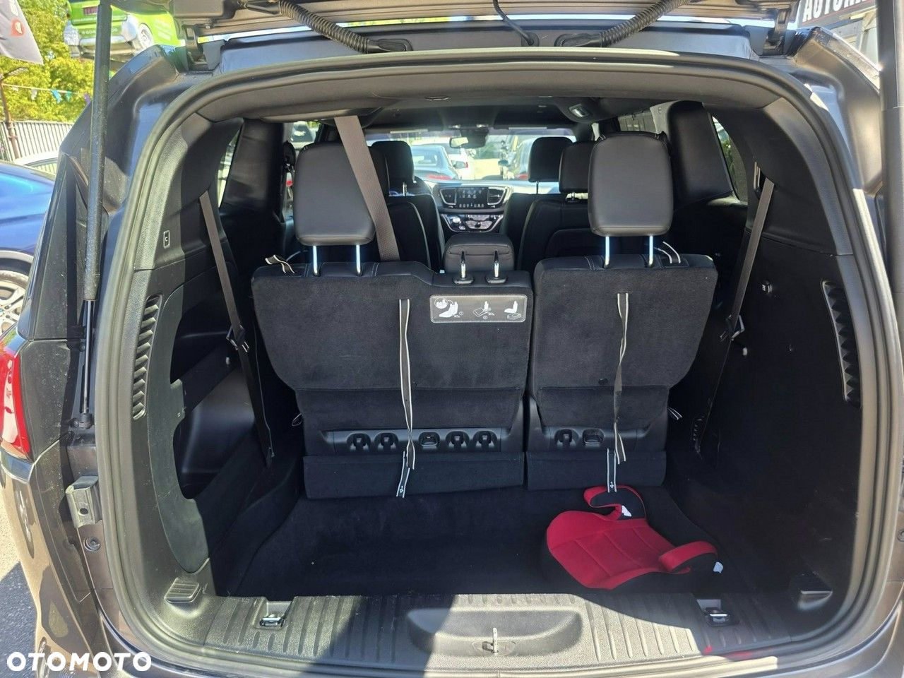 Chrysler Pacifica - 36