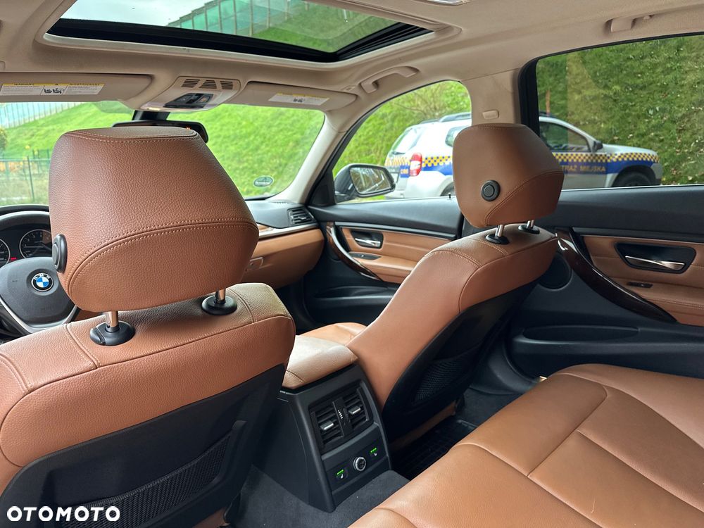 BMW Seria 3 328i xDrive Luxury Line - 11