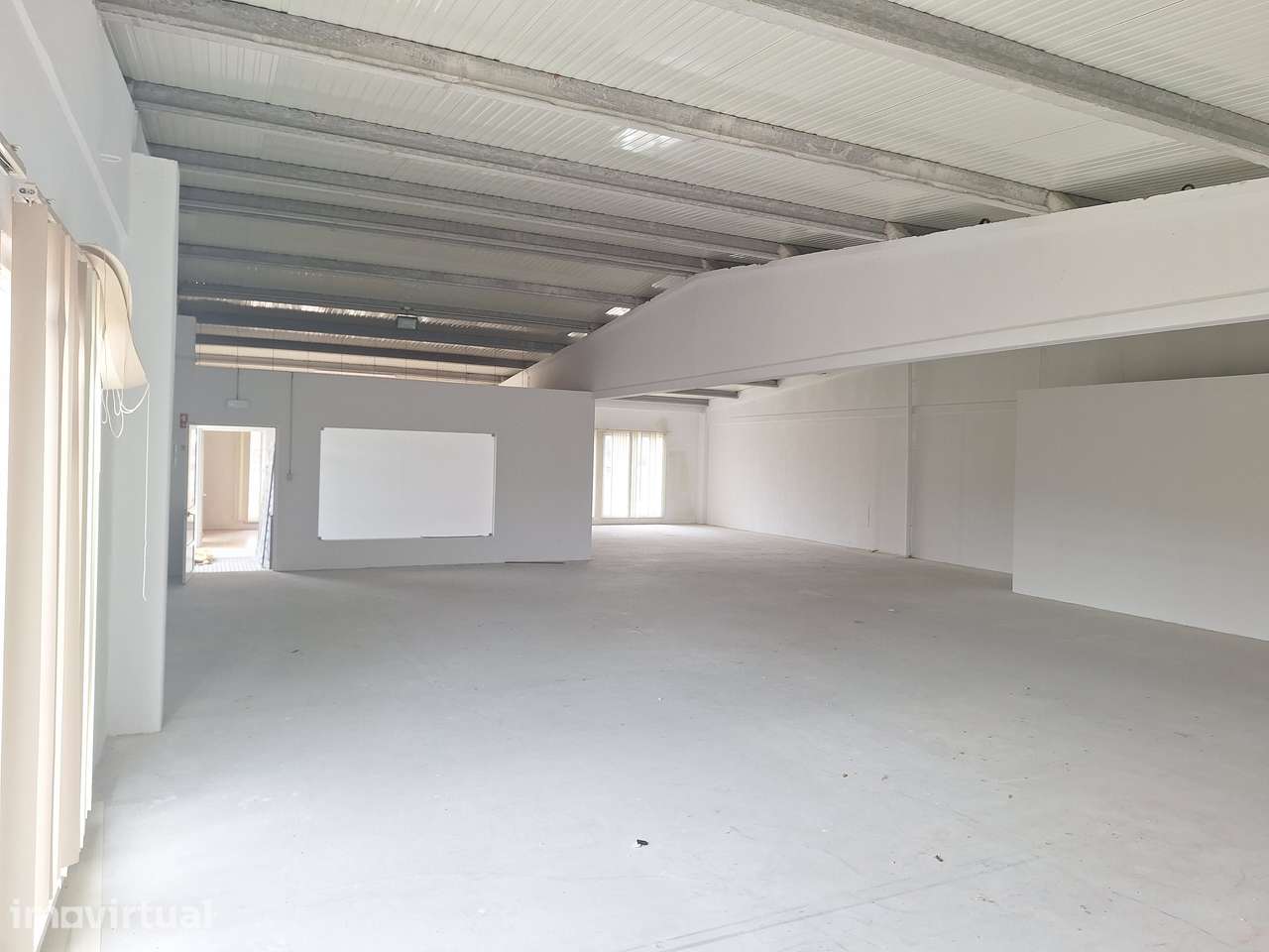 Espaço com 240m2 em Torres Vedras - Grande imagem: 5/8