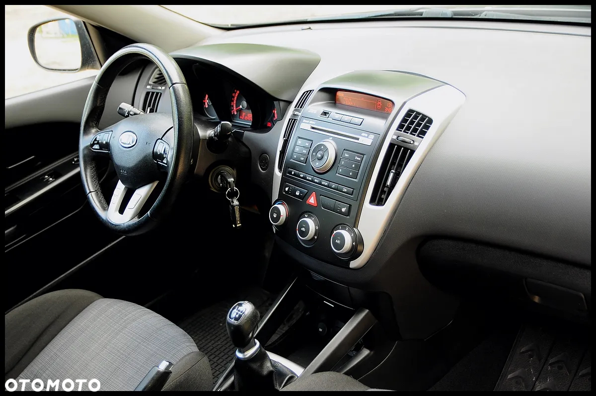 Kia Ceed - 25