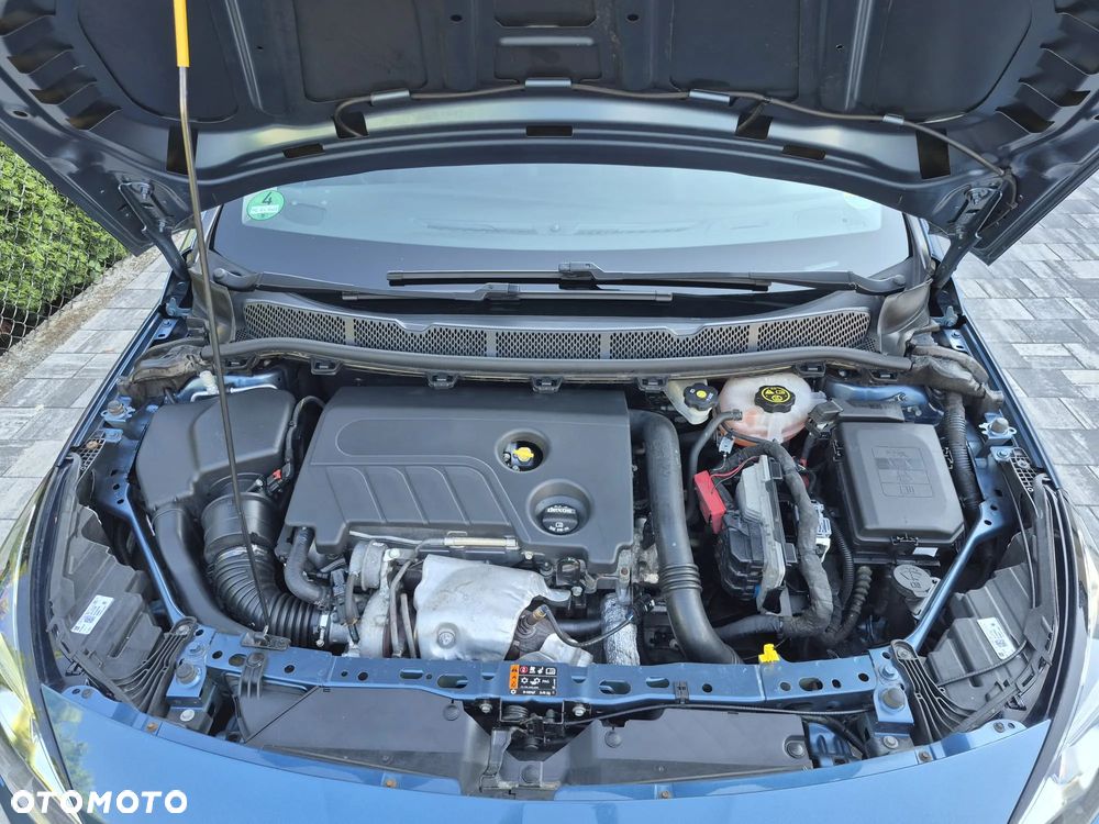 Opel Astra 1.6 T Dynamic S&S - 18