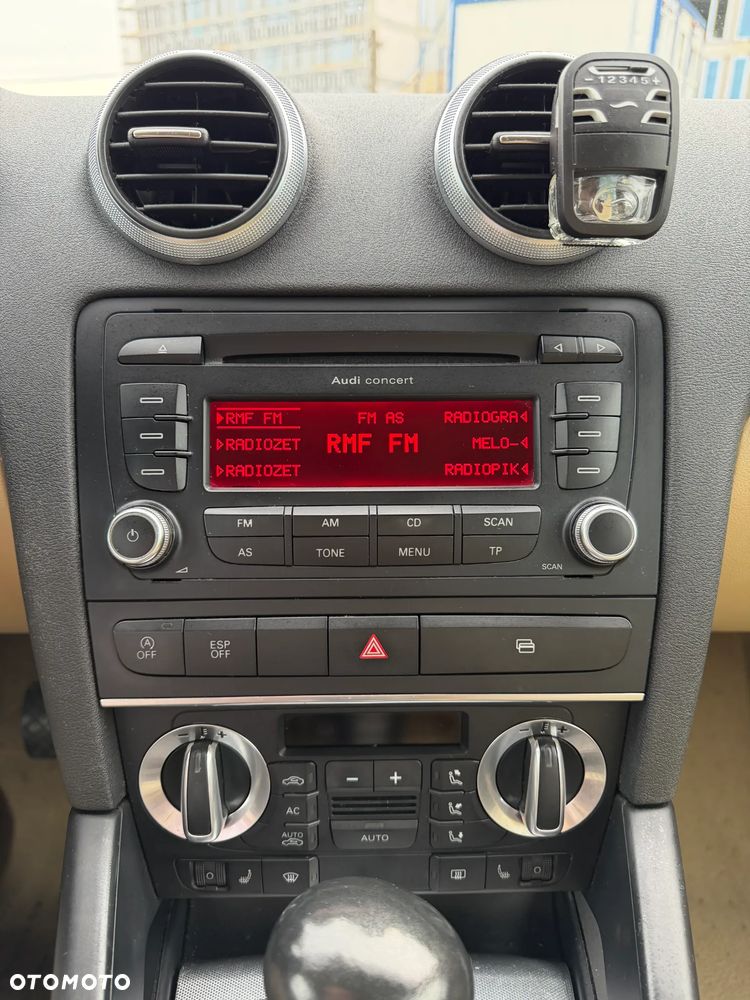 Audi A3 Sportback 1.6 TDI DPF Ambition S tronic - 27
