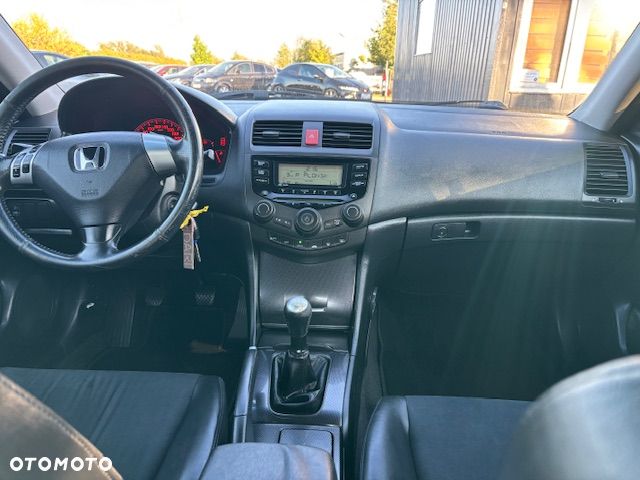 Honda Accord 2.0 Executive - 23