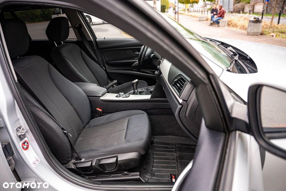 BMW Seria 3 318d DPF - 24