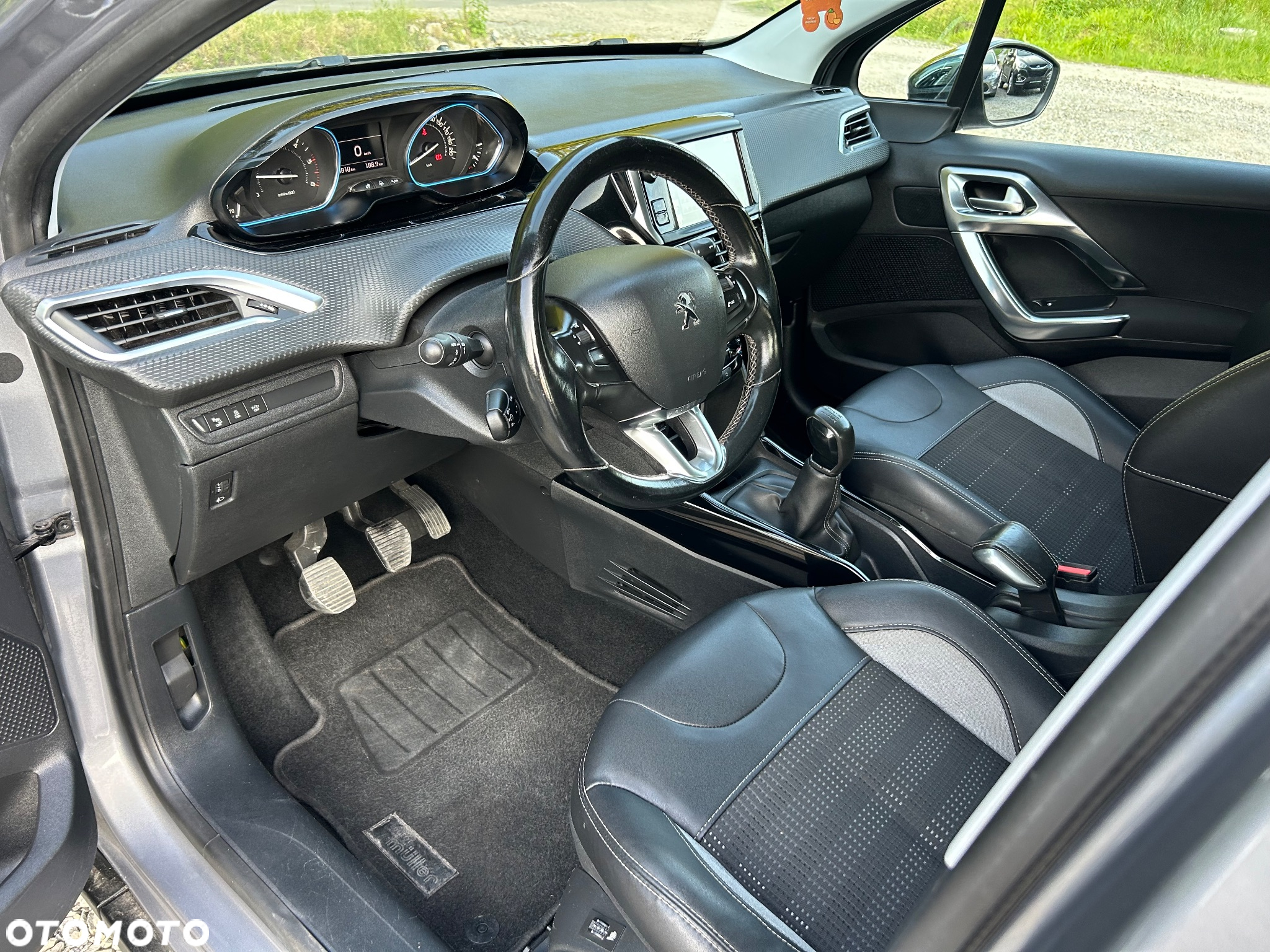 Peugeot 2008 1.6 BlueHDi Allure S&S - 7