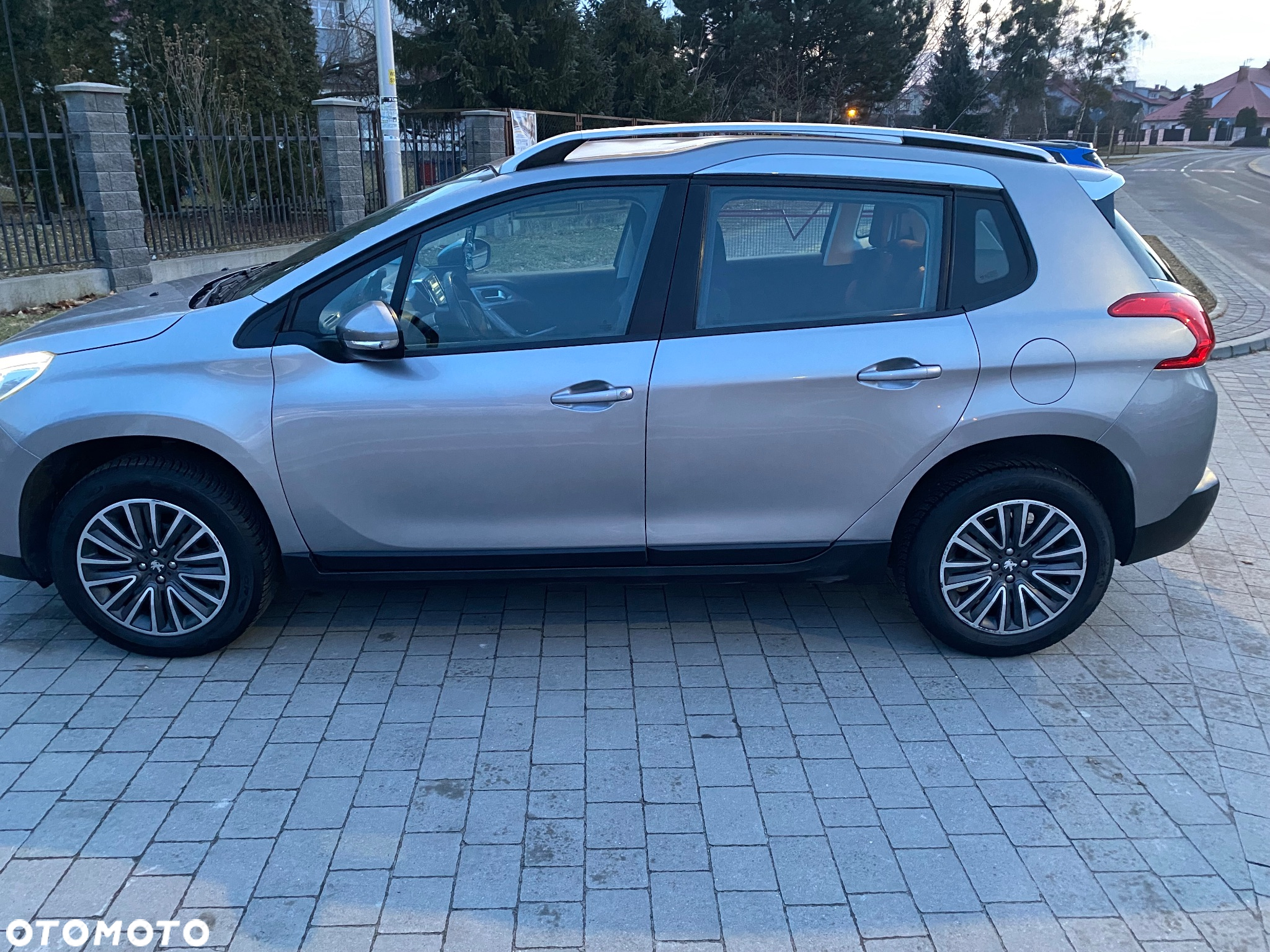 Peugeot 2008 1.2 Pure Tech Active - 9