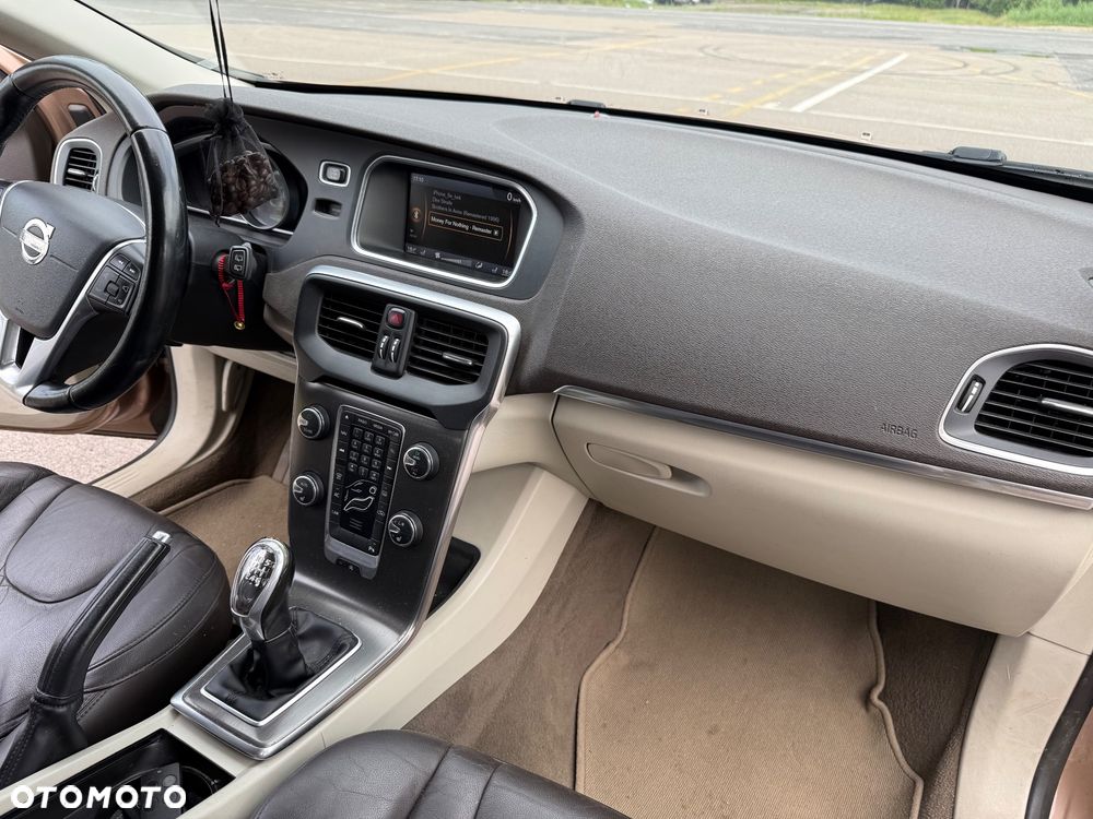 Volvo V40 D2 Momentum - 14