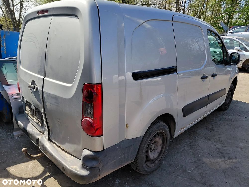 Części- Citroen Berlingo  Rok 2010 Pojemność 1560 Moc 66,20 kw Diesel - 4