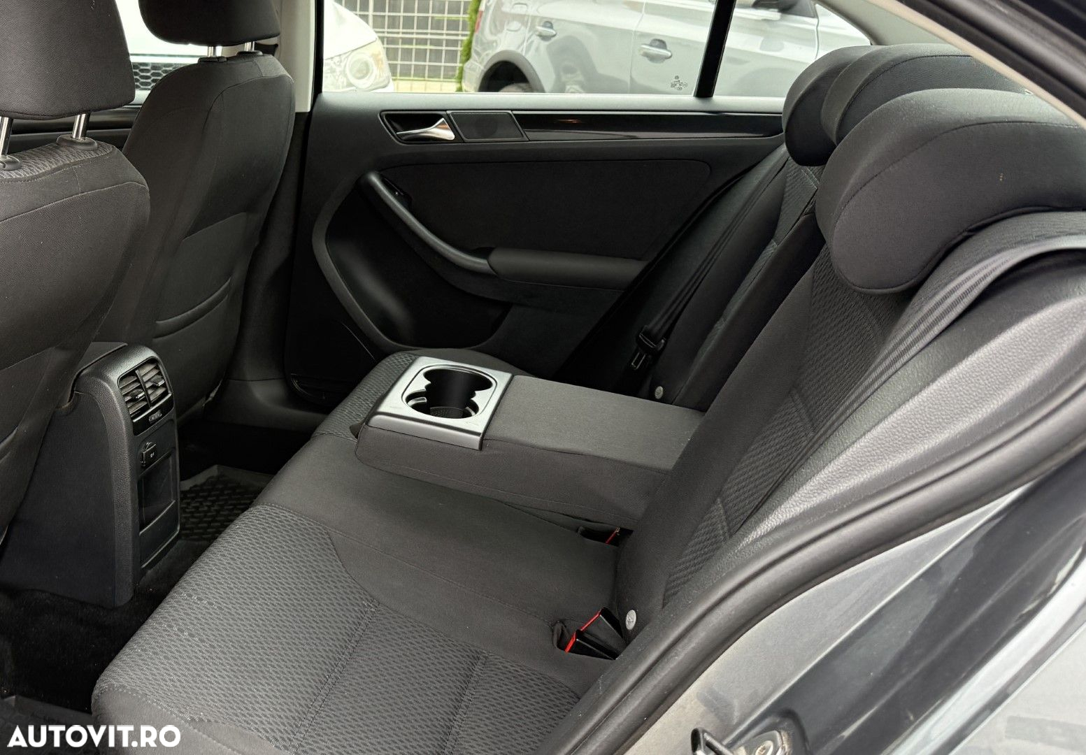 Volkswagen Jetta - 9