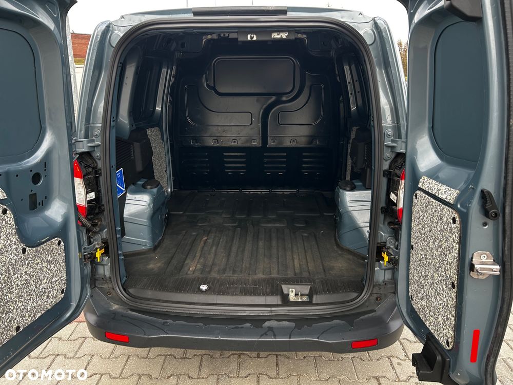 Ford Transit Courier - 17