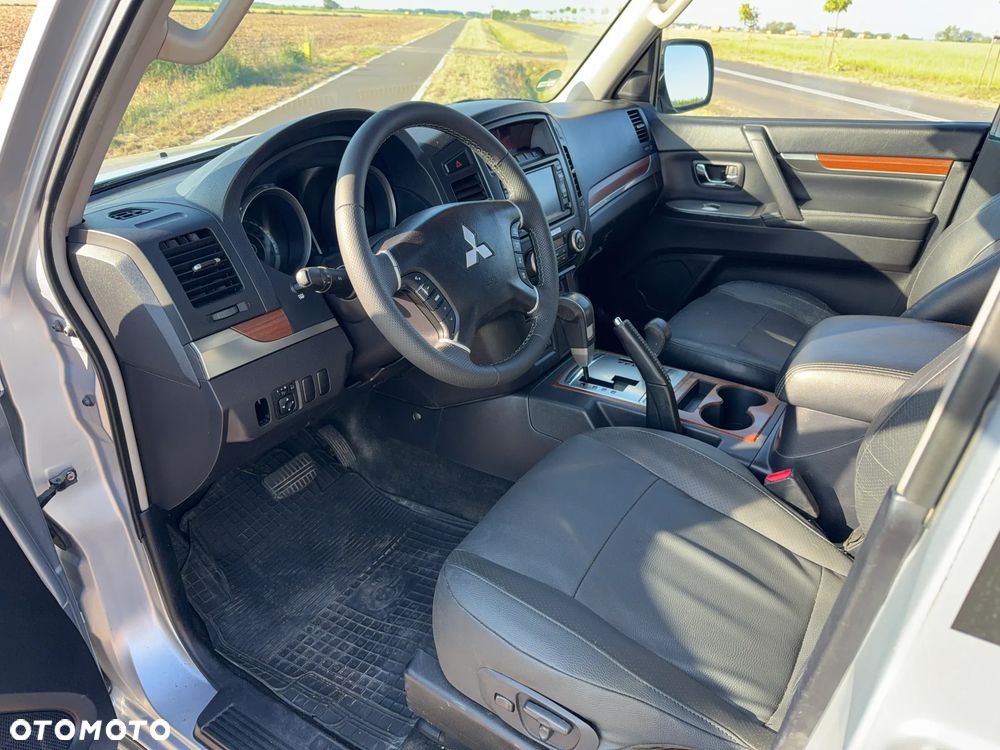 Mitsubishi Pajero - 9