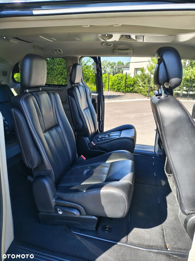 Chrysler Town & Country 3.6 Limited - 6