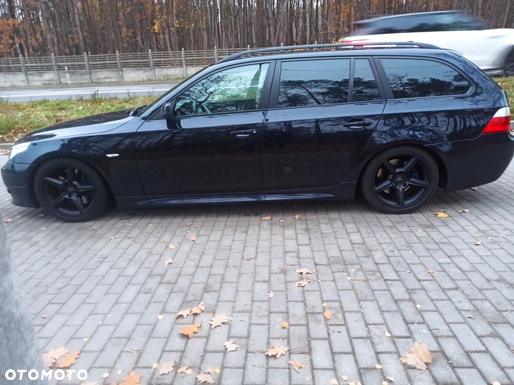 BMW Seria 5 525i Touring - 9