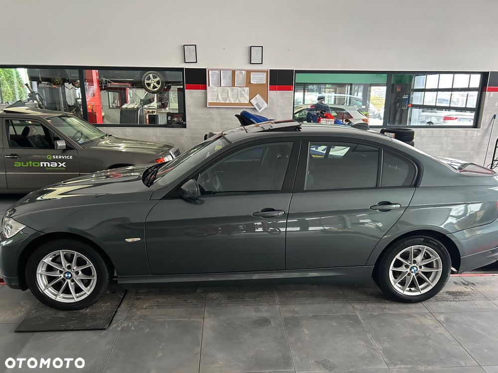 BMW Seria 3 320i - 4