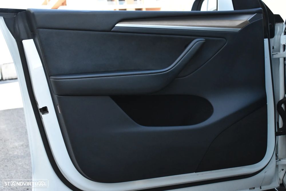 Tesla Model Y Performance Dual Motor AWD - 25