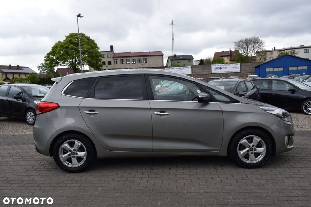 Kia Carens - 3