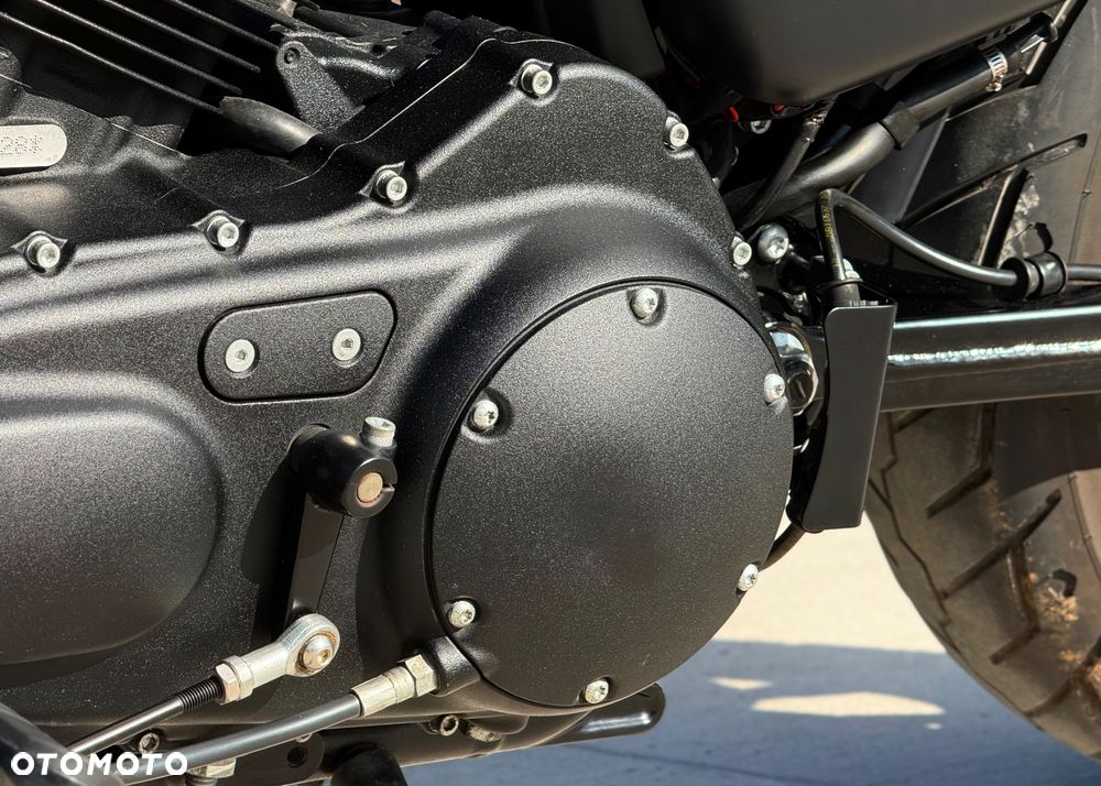 Harley-Davidson Sportster Iron 1200 - 34