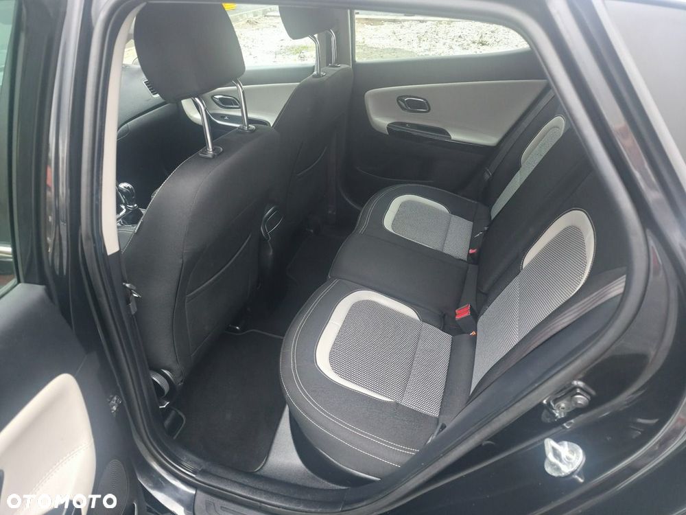 Kia Ceed - 8