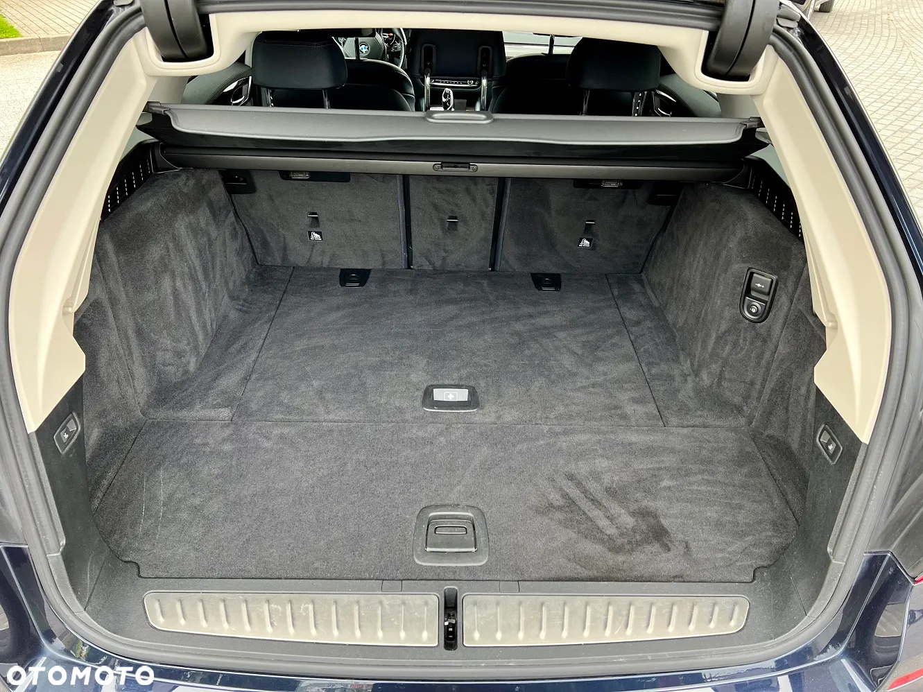 BMW Seria 5 520d Touring Luxury Line - 36