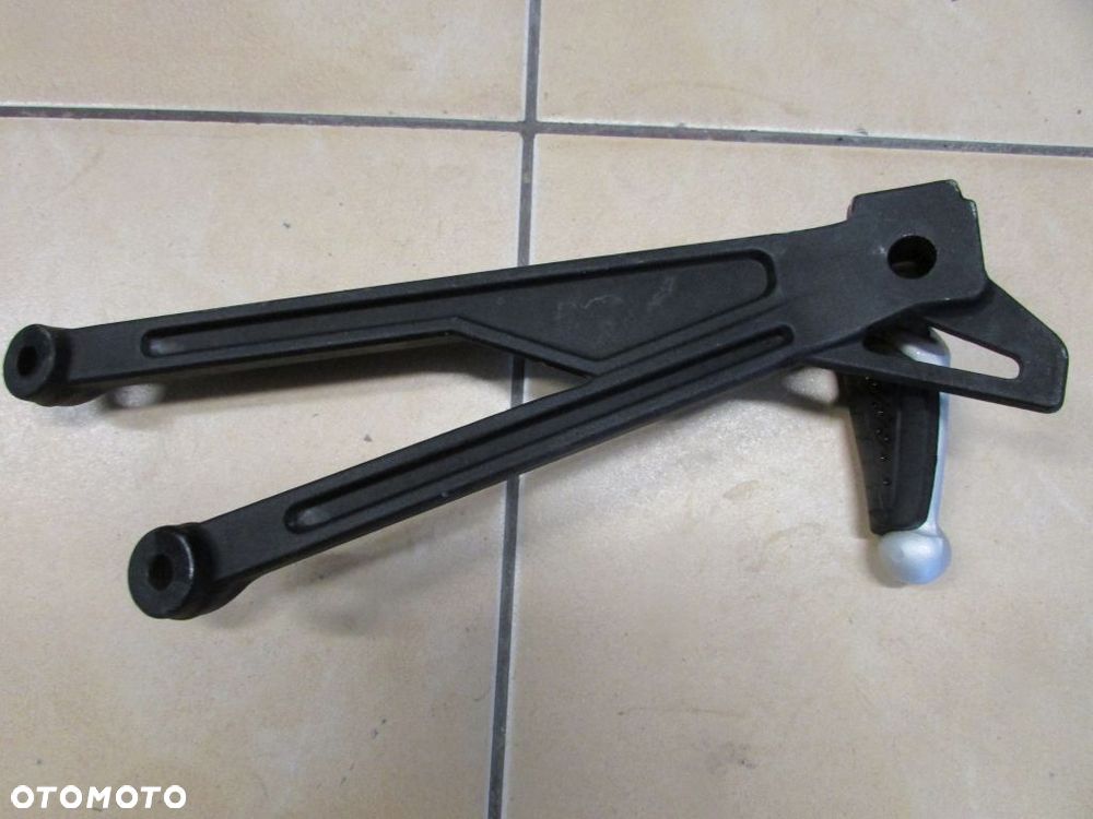 Benelli Leoncino 250 podnóżek set lewy tył - 2