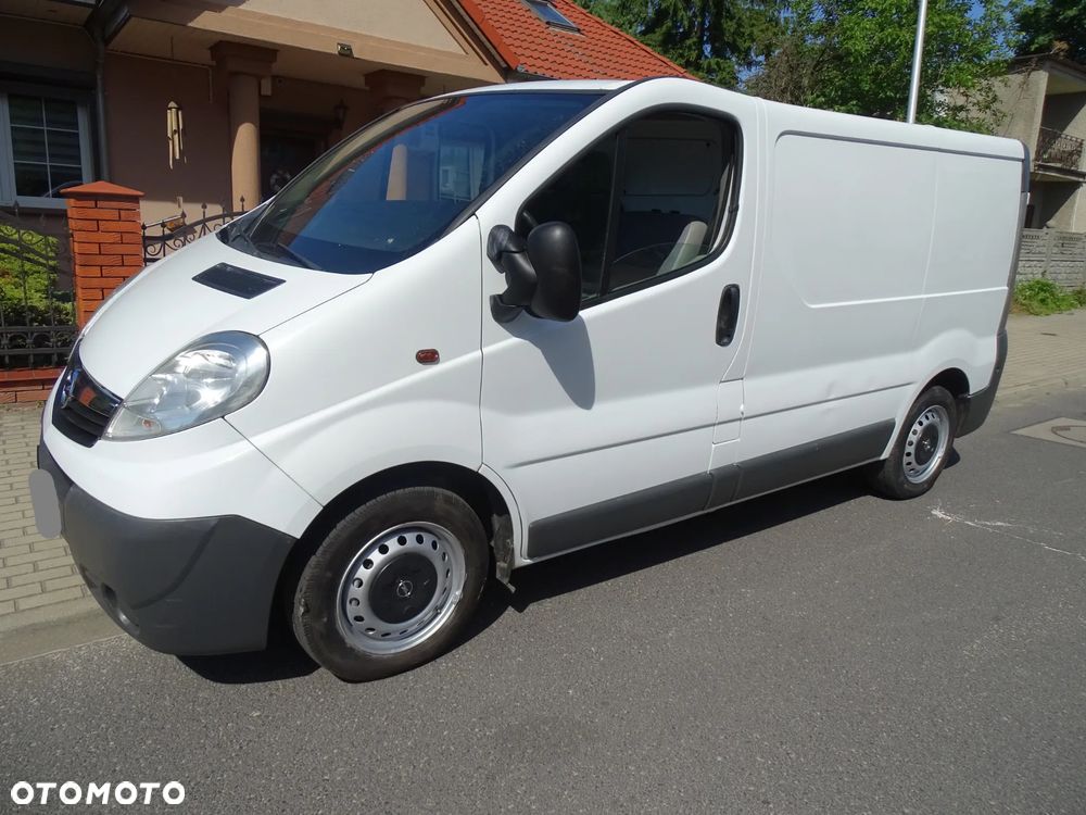 Opel Vivaro 2,0 DTI -90 KONI ,Klimatyzacja ,L1 H1 ,HAK, Zarejestrowany ,Paka długa 2,40m - 2