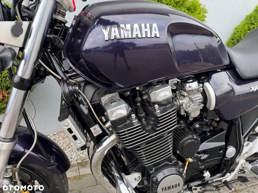 Yamaha XJR - 32