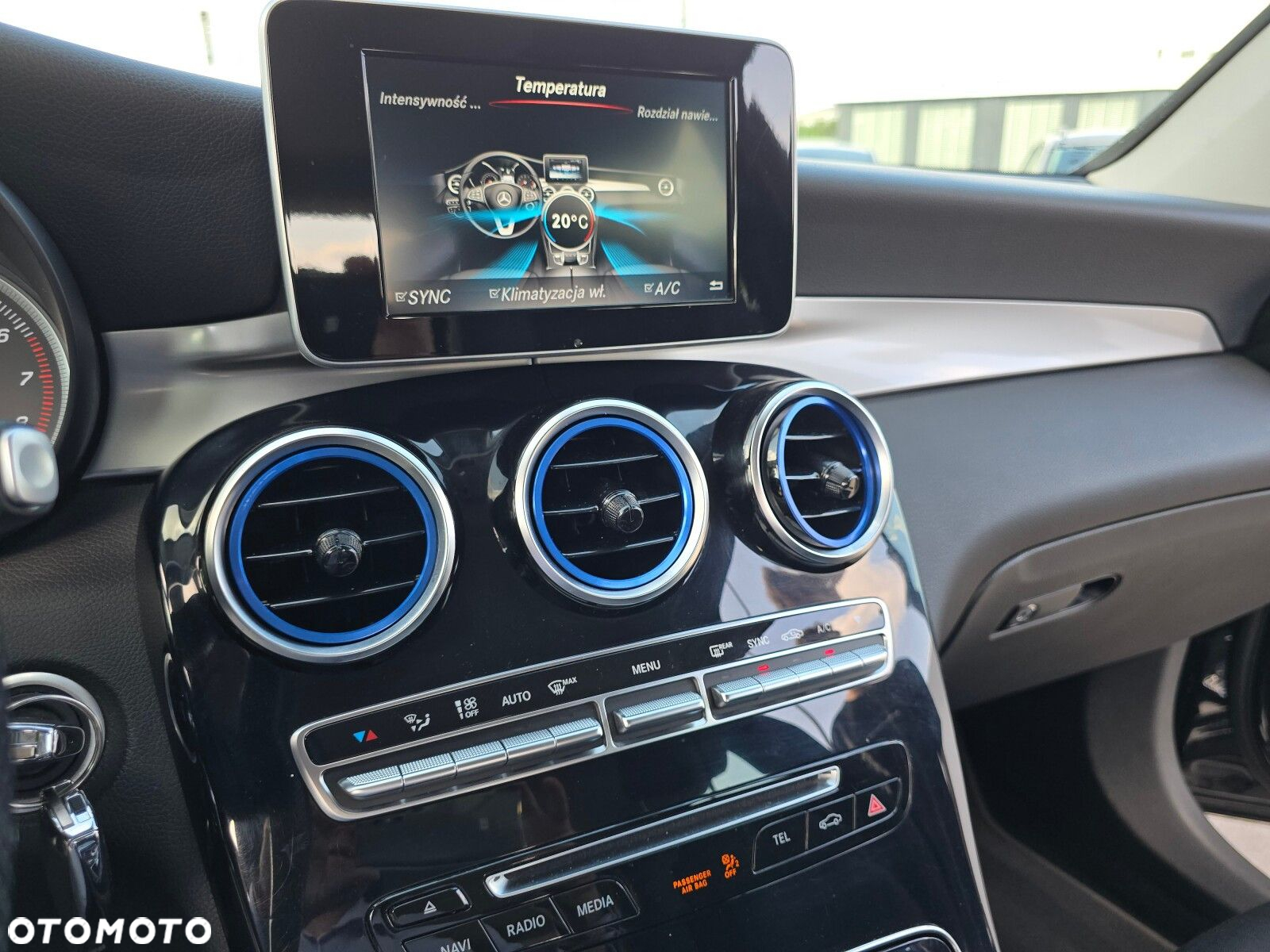 Mercedes-Benz GLC - 22