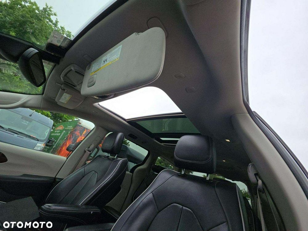 Chrysler Pacifica - 11