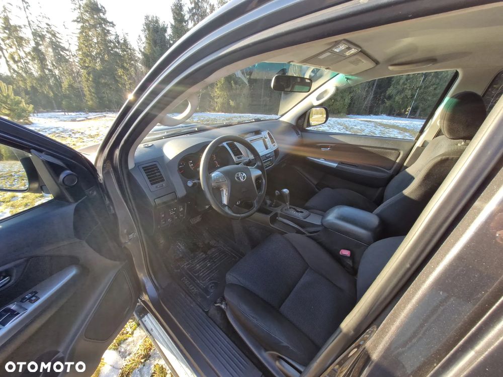 Toyota Hilux 3.0 D-4D Invincible - 26