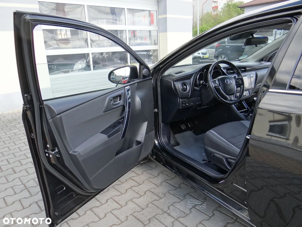 Toyota Auris 1.2 Turbo Team Deutschland - 18