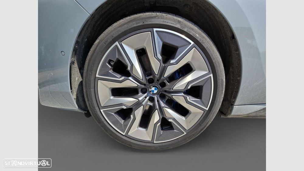 BMW i7 xDrive60 Pack Desportivo M - 16