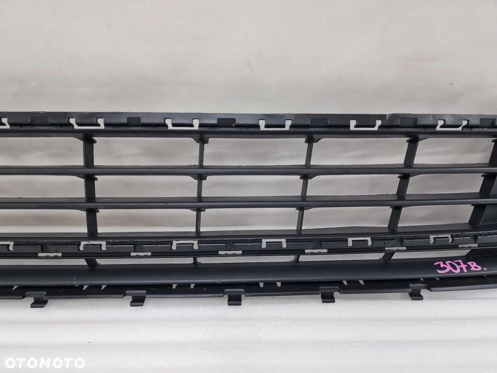 VW GOLF VII 5G0 12- KRATKA ŚRODKOWA ZDERZAKA PRZEDNIEGO , NR 5G0853677 , NR AUKCJI K307 - 3