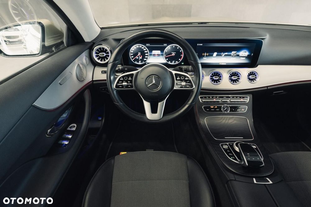 Mercedes-Benz Klasa E 200 4-Matic 9G-TRONIC - 12