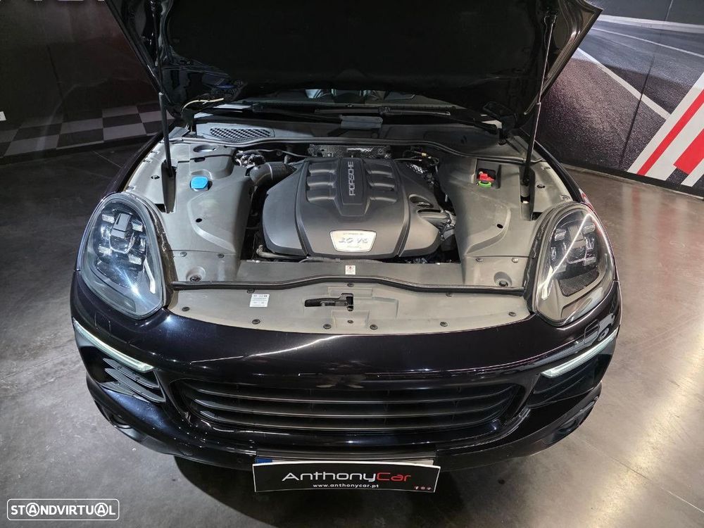 Porsche Cayenne Platinum Edition - 33