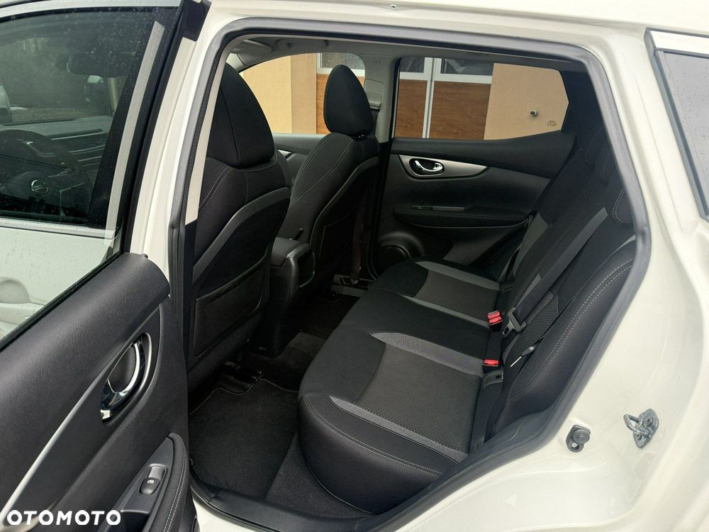 Nissan Qashqai 1.6 DIG-T N-Connecta - 24