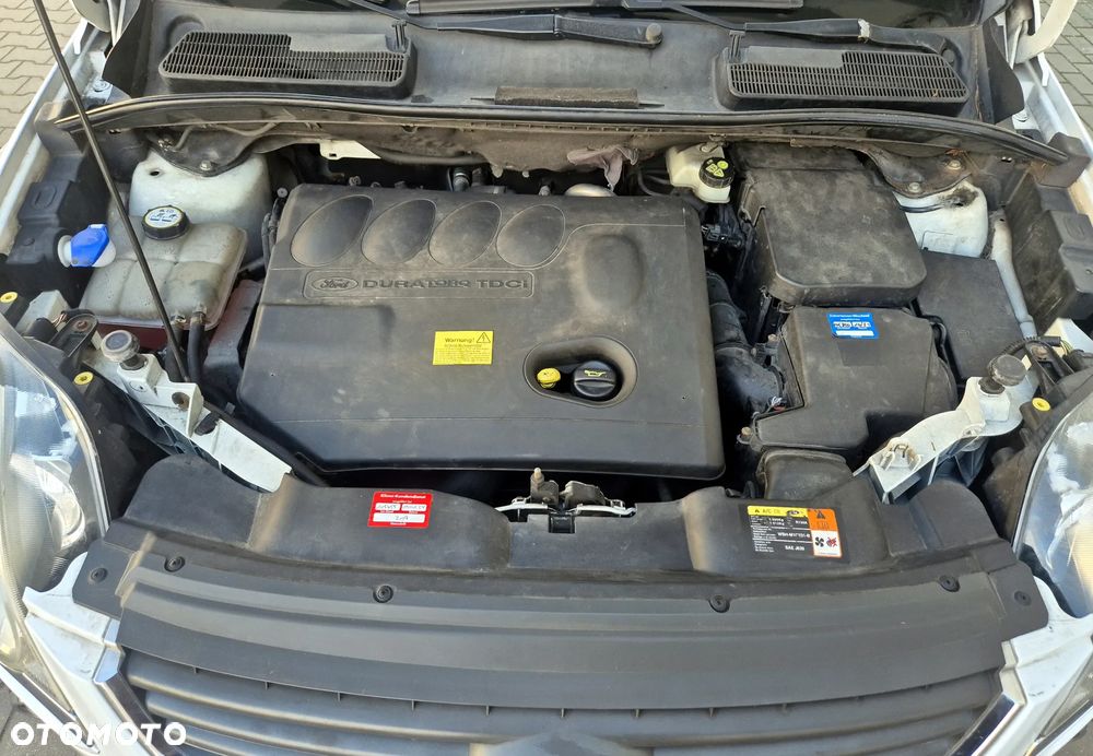 Ford Kuga 2.0 TDCi 2x4 Titanium - 24