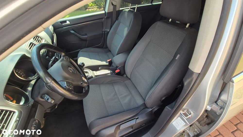 Volkswagen Golf 1.6 TDI DPF BlueMotion - 26
