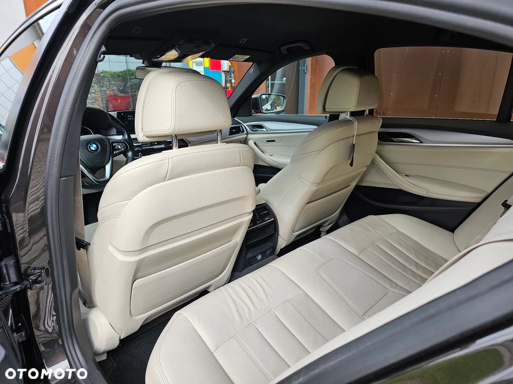 BMW Seria 5 520d Luxury Line - 16