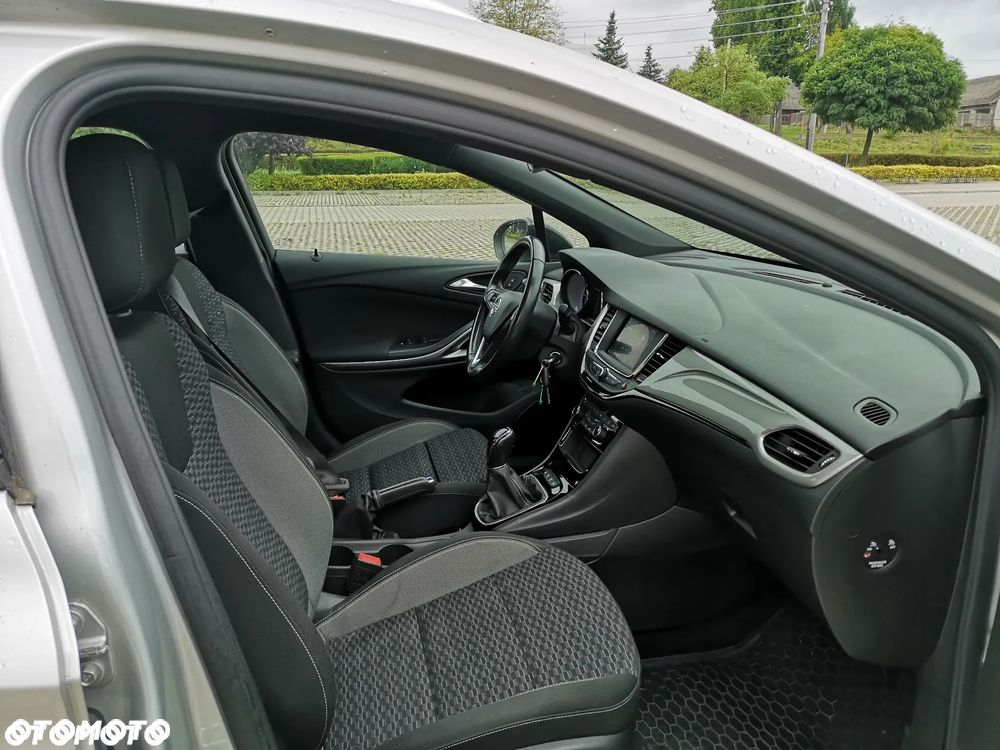 Opel Astra 1.2 T Elegance S&S - 9